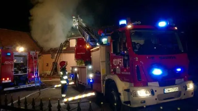 Pożar budynku w Tomisławiu (gmina Osiecznica)