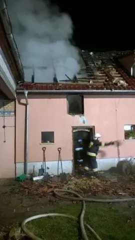 Pożar budynku w Tomisławiu (gmina Osiecznica)