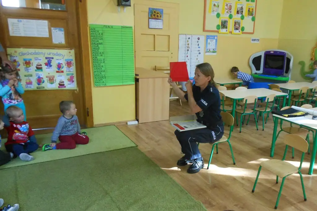 Komisarz Lew u przedszkolaków w Gromadce