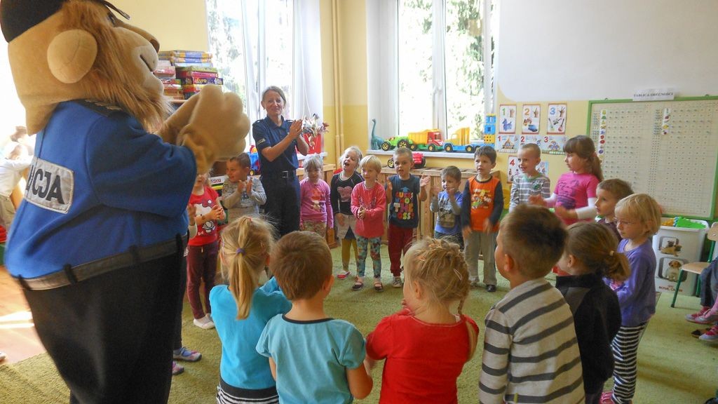 Komisarz Lew u przedszkolaków w Gromadce