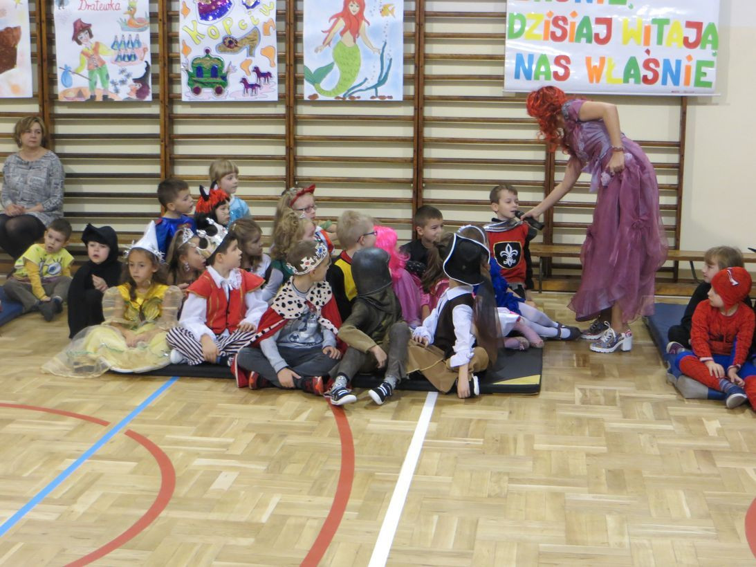 Dzień bajek w szkole podstawowej nr 2
