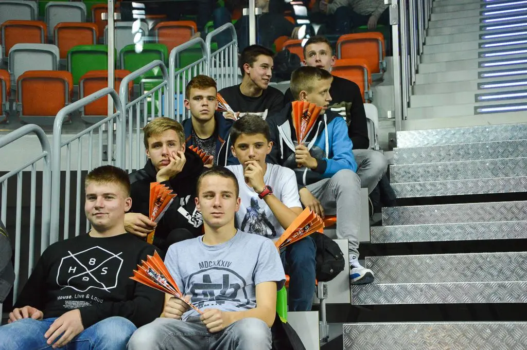 Młodzi siatkarze BTS Elektros na meczu PlusLigi w Lubinie