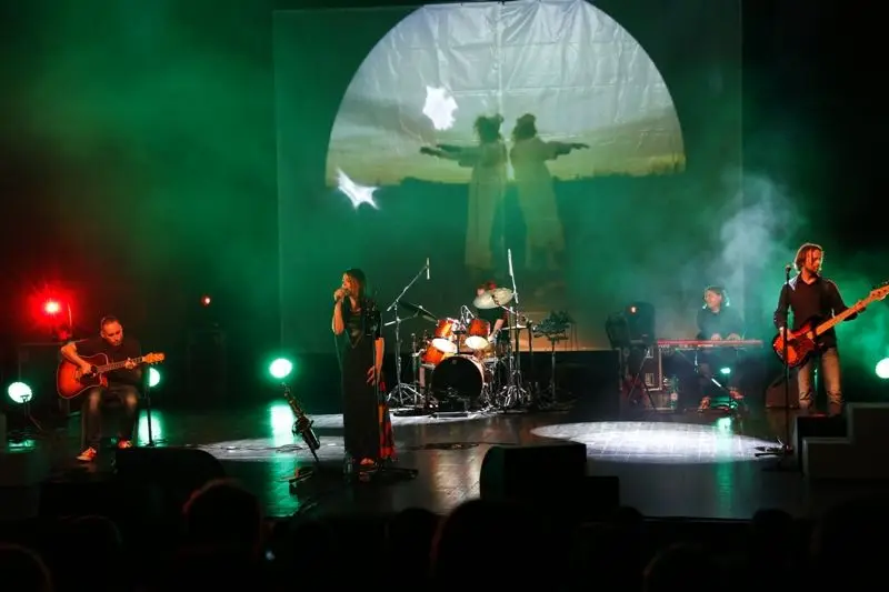 Pink Floyd w świetle księżyca w sali Forum BOK-MCC