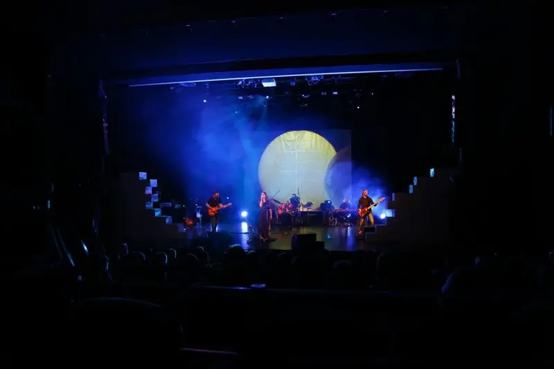 Pink Floyd w świetle księżyca w sali Forum BOK-MCC