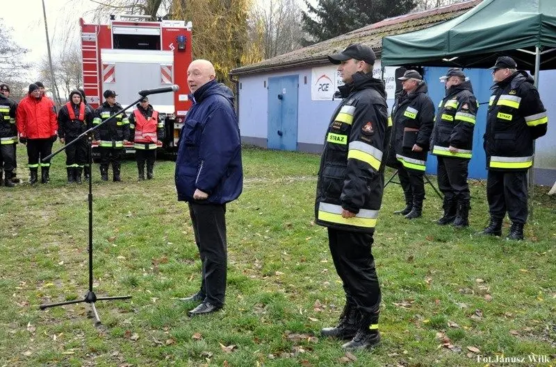 Strażacy-ratownicy ćwiczyli na zbiorniku wodnym Niedów