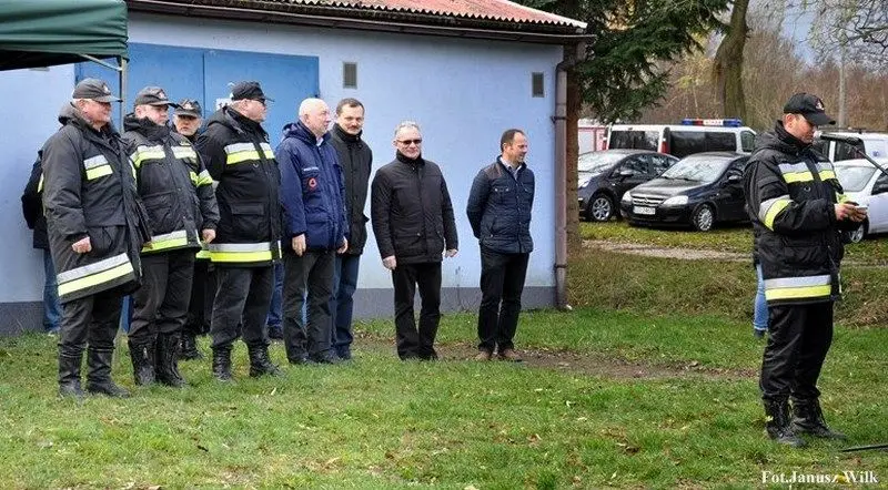 Strażacy-ratownicy ćwiczyli na zbiorniku wodnym Niedów
