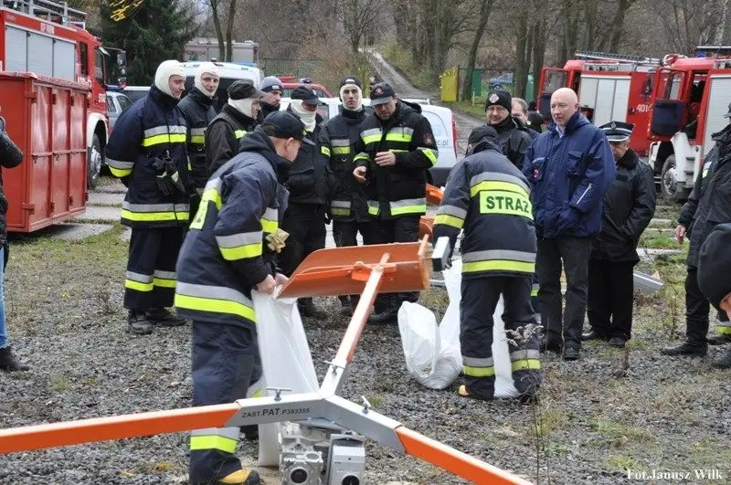 Strażacy-ratownicy ćwiczyli na zbiorniku wodnym Niedów