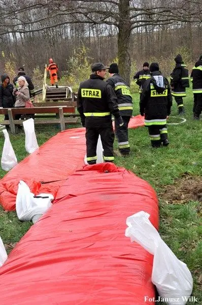 Strażacy-ratownicy ćwiczyli na zbiorniku wodnym Niedów