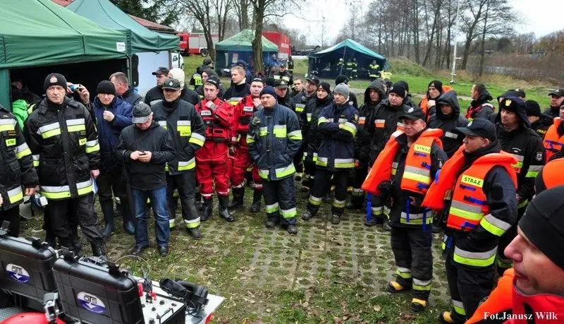 Strażacy-ratownicy ćwiczyli na zbiorniku wodnym Niedów