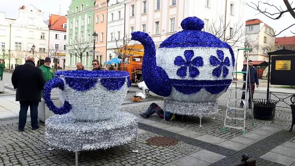 Imbryk i filiżanka na bolesławieckim rynku