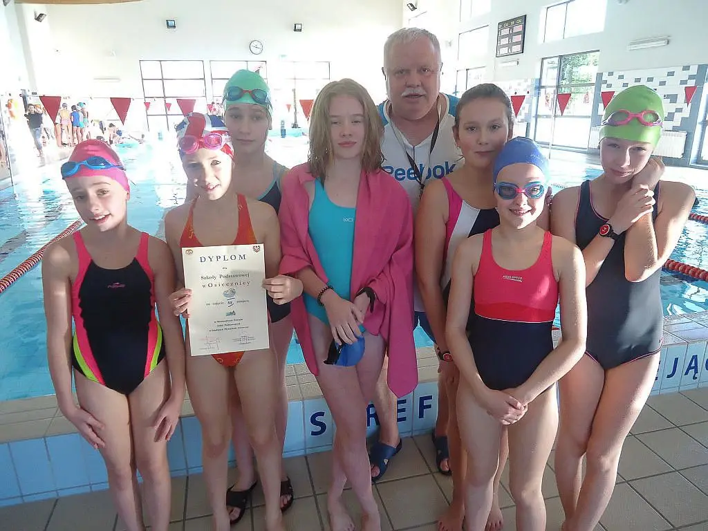 „Czwórka” i Oxpress najlepsze w sztafetach pływackich
