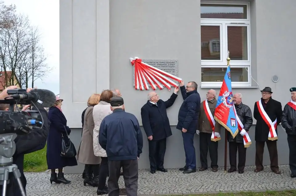 Uroczystość odsłonięcia tablicy pamiątkowej