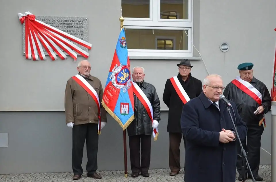 Uroczystość odsłonięcia tablicy pamiątkowej