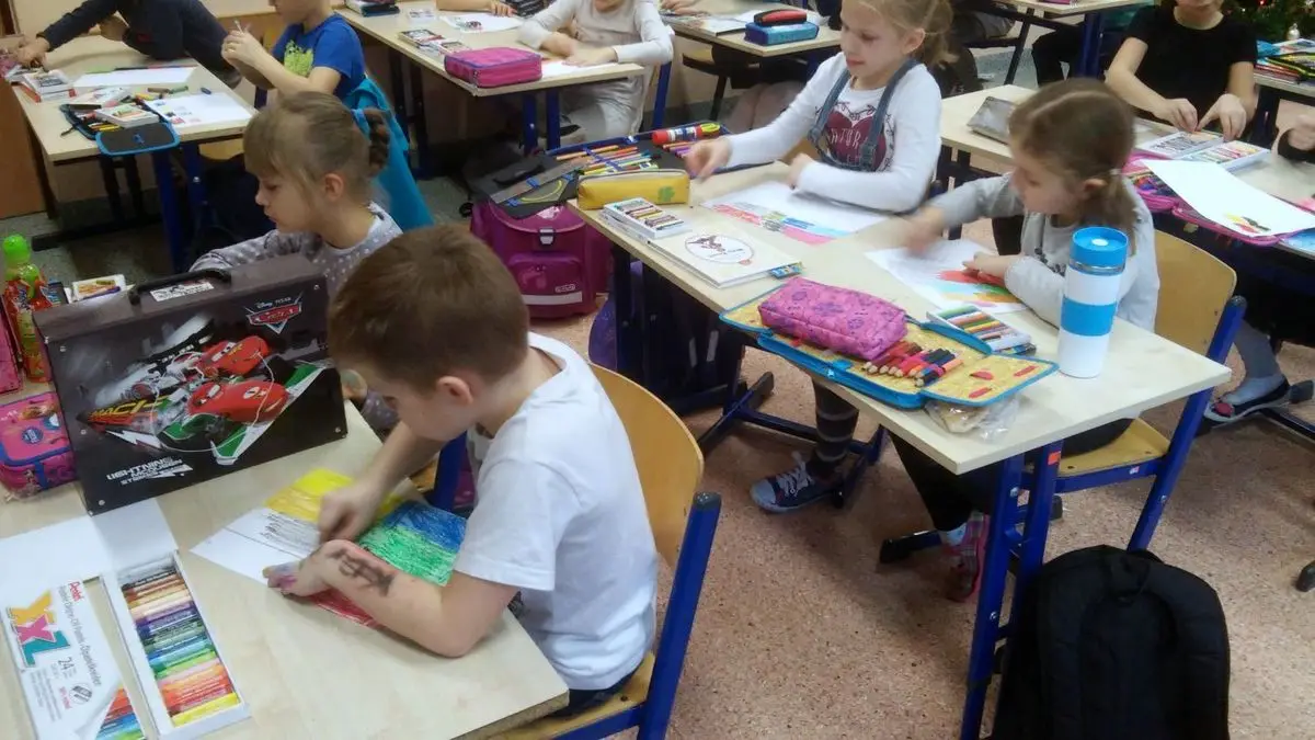 Grażyna Hanaf w Miejskim Zespole Szkół nr 2 przygotowała warsztaty literacko-terapeutyczno-plastyczne w ramach akcji „Cała Polska czyta dzieciom”