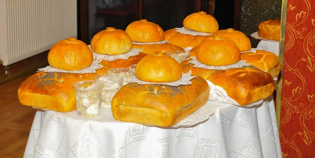 Pachnie na stole świeży chleb…