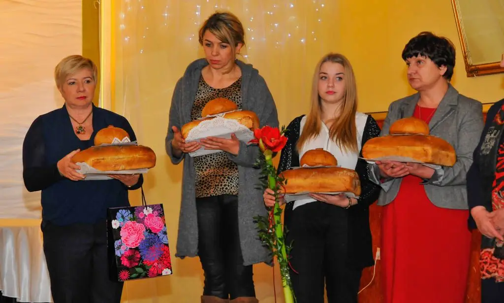Pachnie na stole świeży chleb…