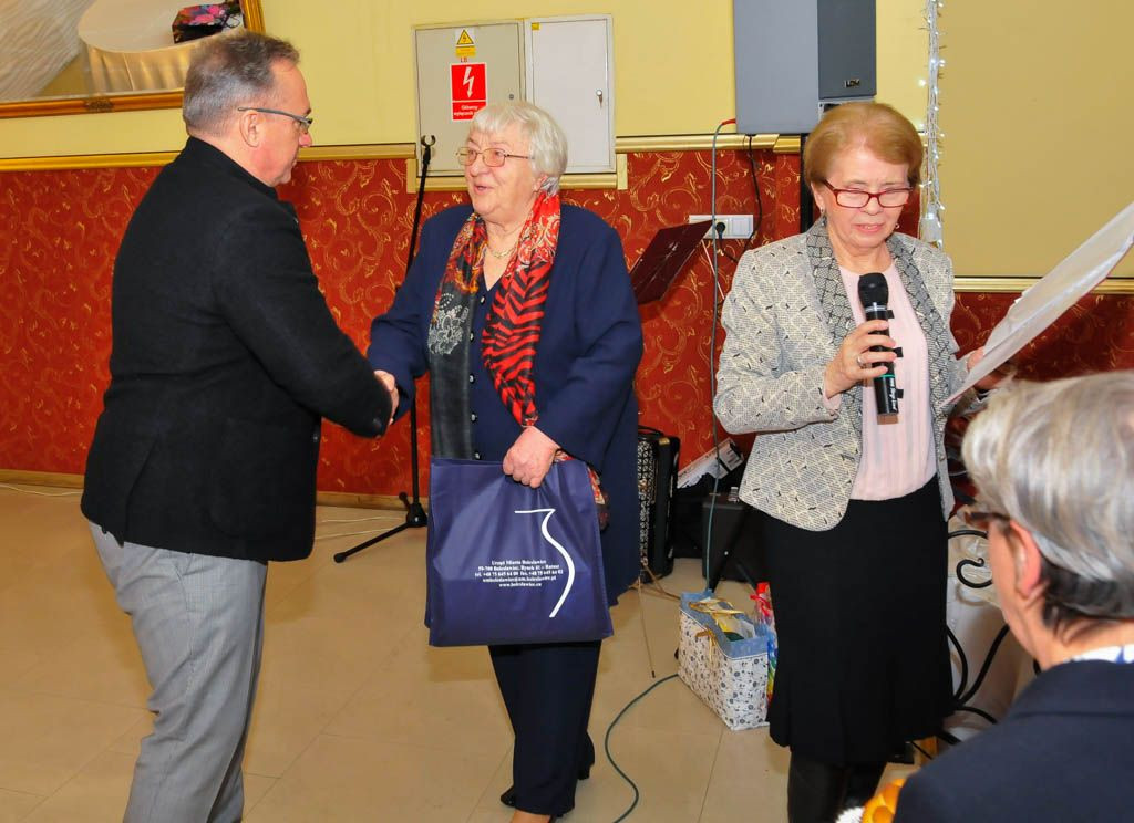 Pachnie na stole świeży chleb…