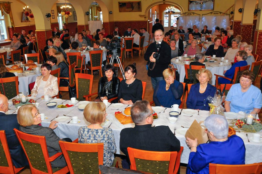 Pachnie na stole świeży chleb…