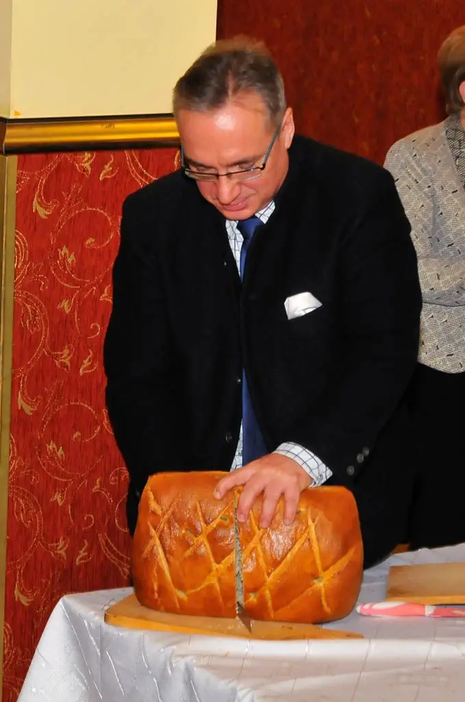 Pachnie na stole świeży chleb…