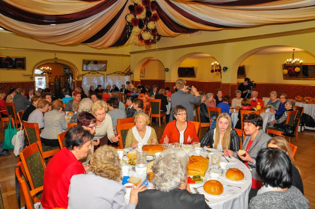 Pachnie na stole świeży chleb…