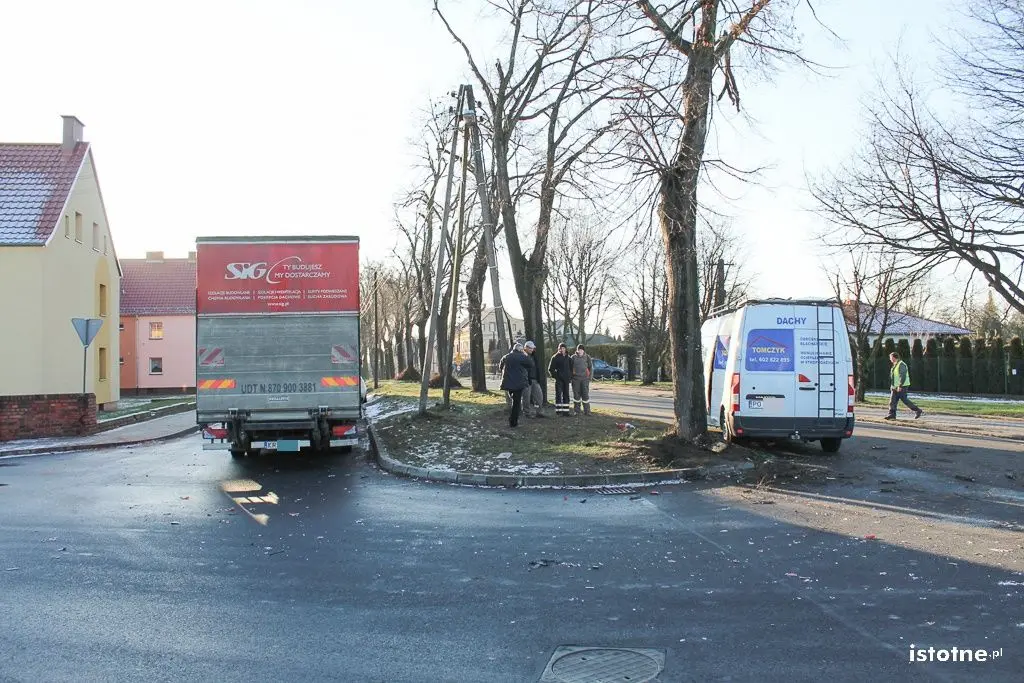 Zderzenie ciężarówki z busem