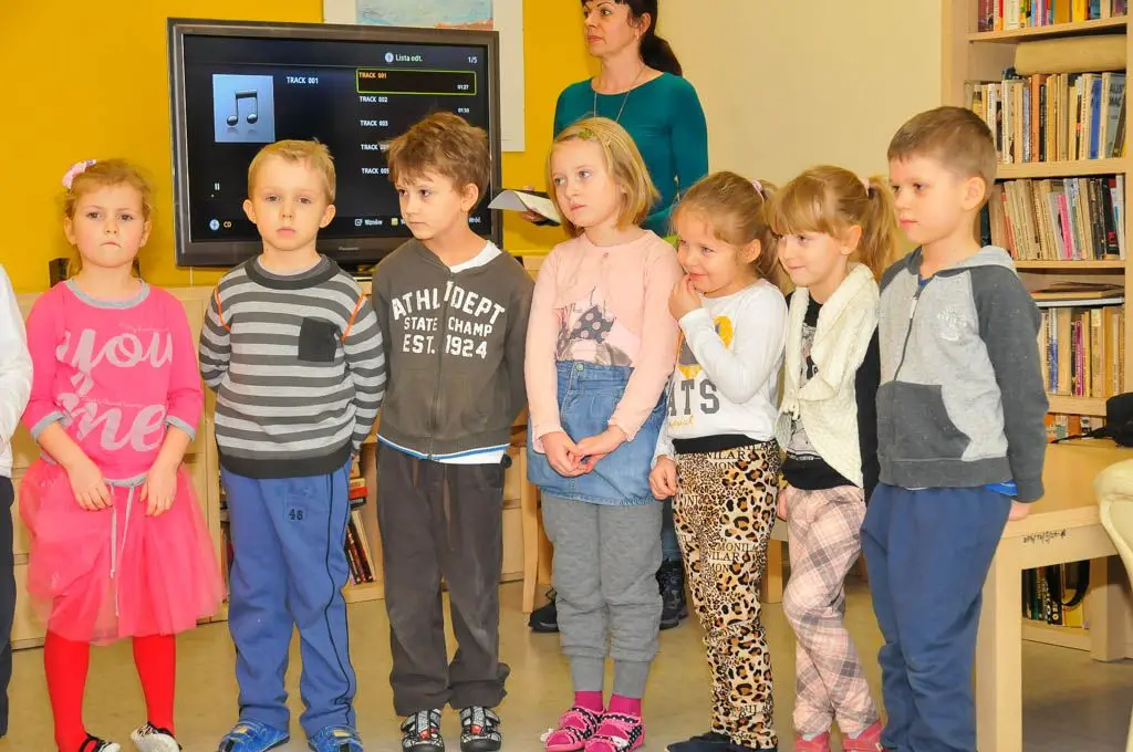 Laurki, życzenia i dziecięcy uśmiech w Domu Seniora