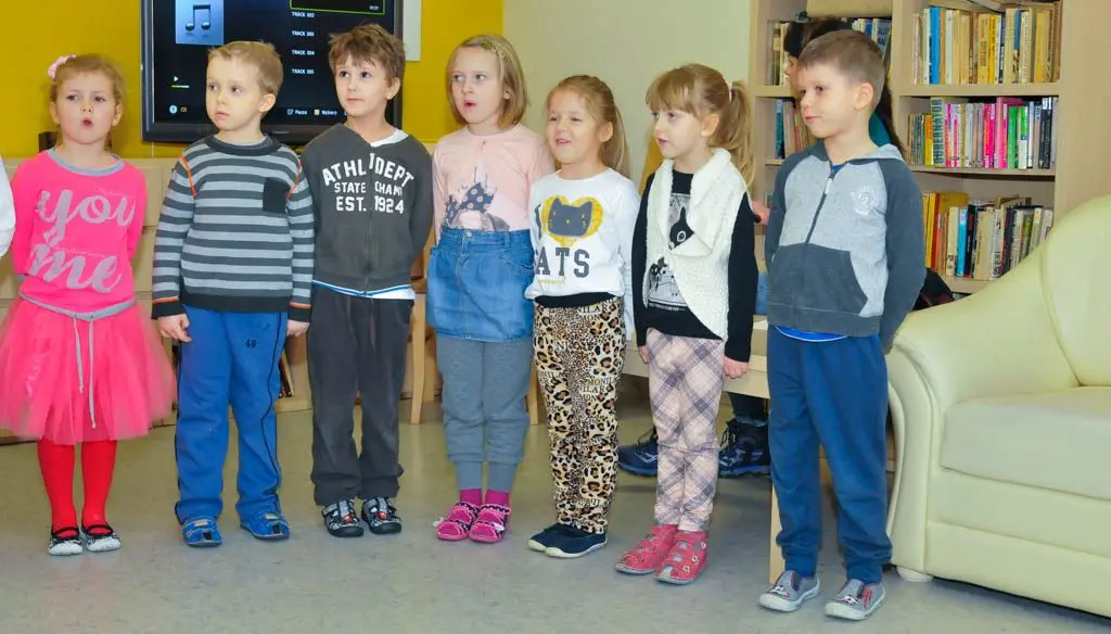 Laurki, życzenia i dziecięcy uśmiech w Domu Seniora