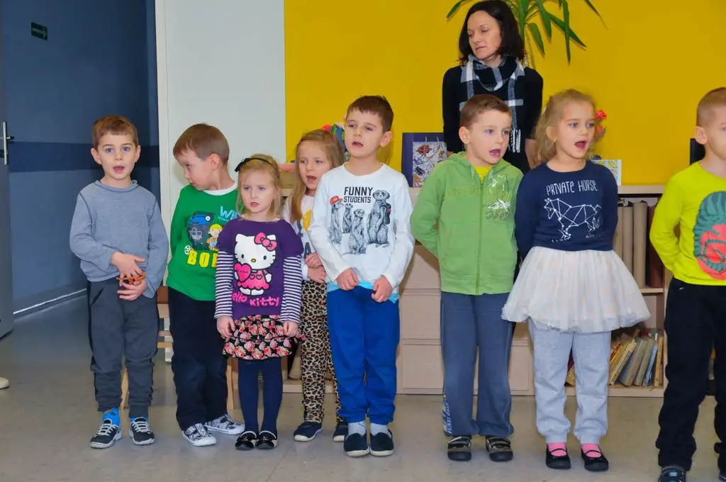 Laurki, życzenia i dziecięcy uśmiech w Domu Seniora