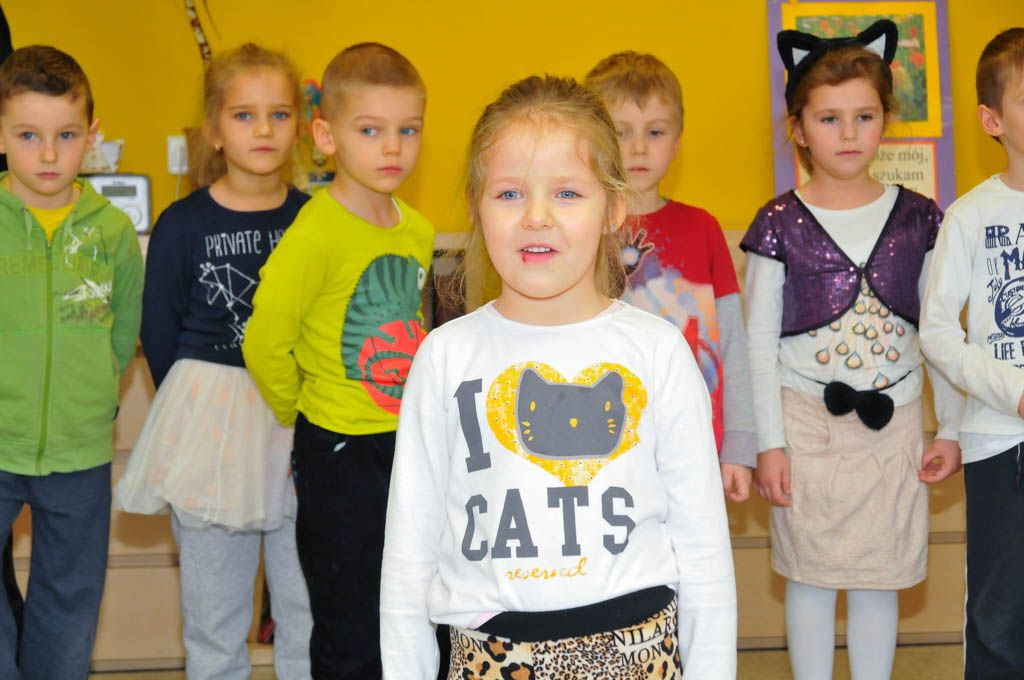 Laurki, życzenia i dziecięcy uśmiech w Domu Seniora