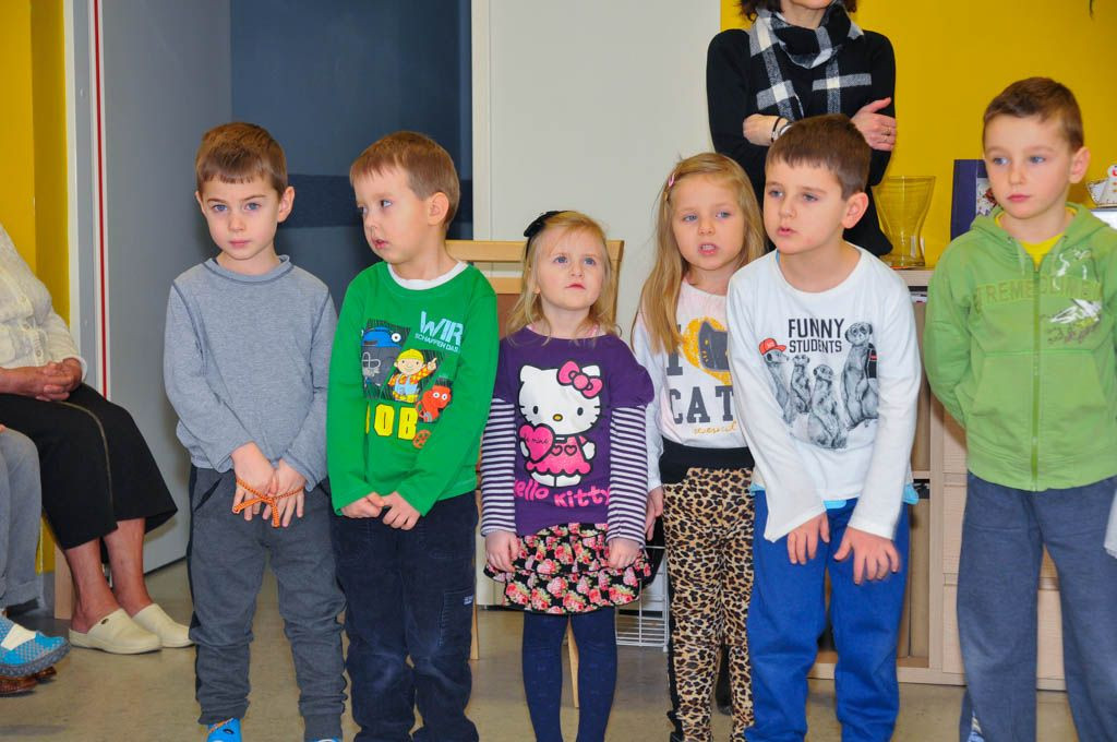 Laurki, życzenia i dziecięcy uśmiech w Domu Seniora