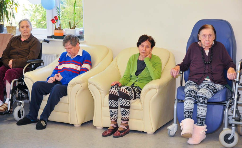 Laurki, życzenia i dziecięcy uśmiech w Domu Seniora