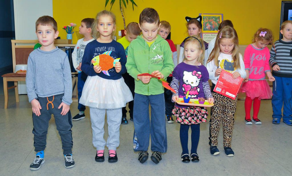 Laurki, życzenia i dziecięcy uśmiech w Domu Seniora