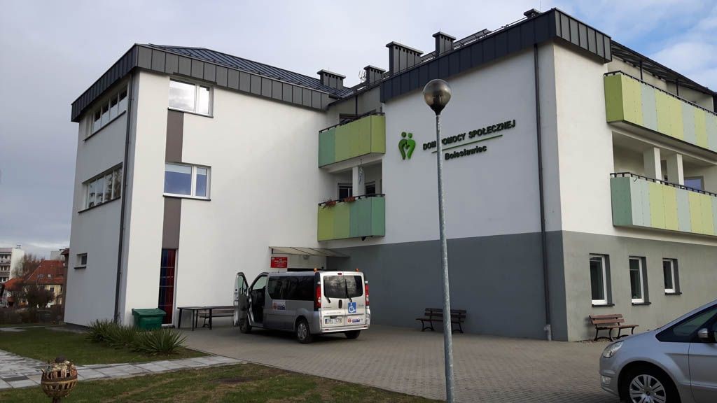 Laurki, życzenia i dziecięcy uśmiech w Domu Seniora