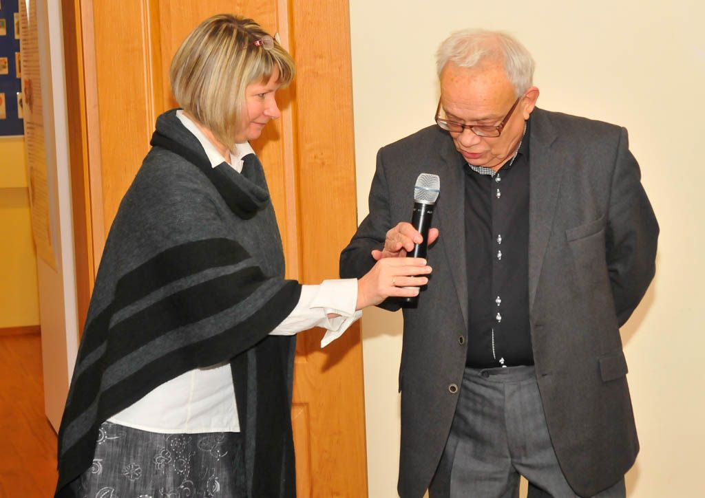 Ekspozycja dawnych pocztówek z motywami miłosnymi