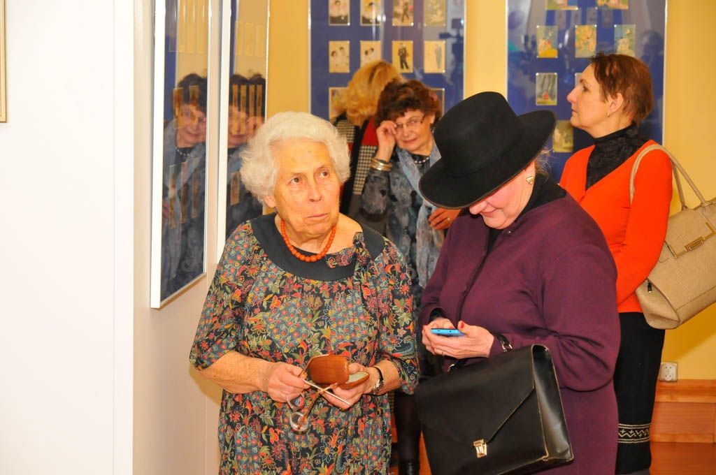 Ekspozycja dawnych pocztówek z motywami miłosnymi