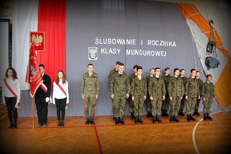 Niemal jak w wojsku. Klasa mundurowa w ZSOiZ