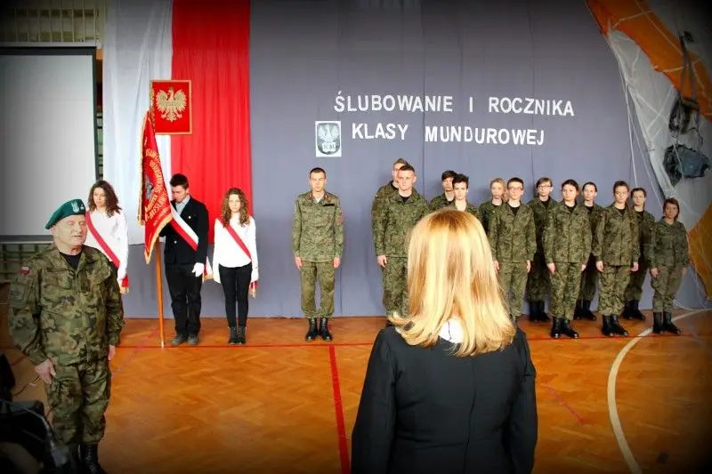 Niemal jak w wojsku. Klasa mundurowa w ZSOiZ