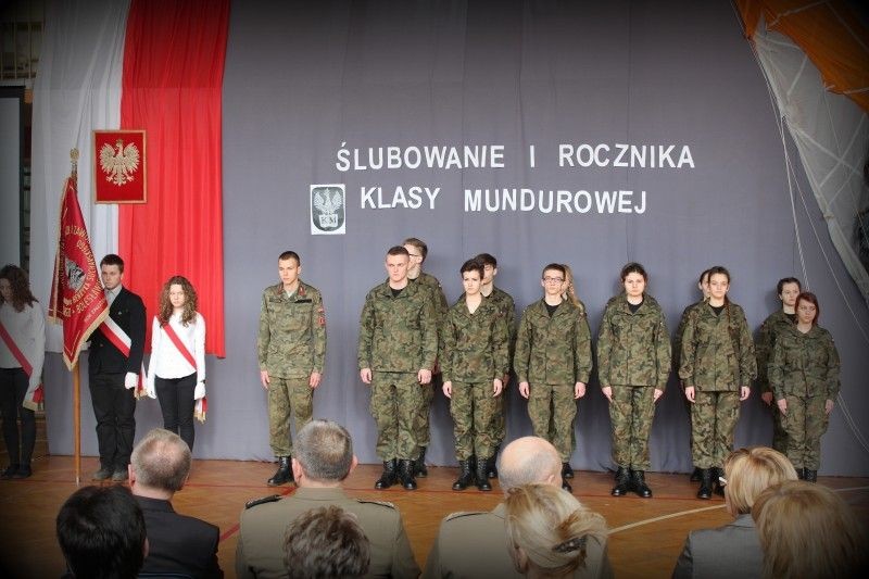 Niemal jak w wojsku. Klasa mundurowa w ZSOiZ