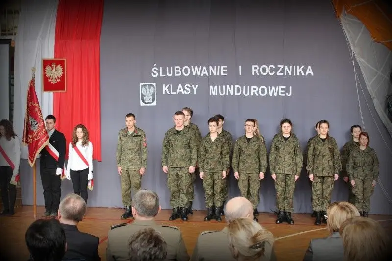 Niemal jak w wojsku. Klasa mundurowa w ZSOiZ