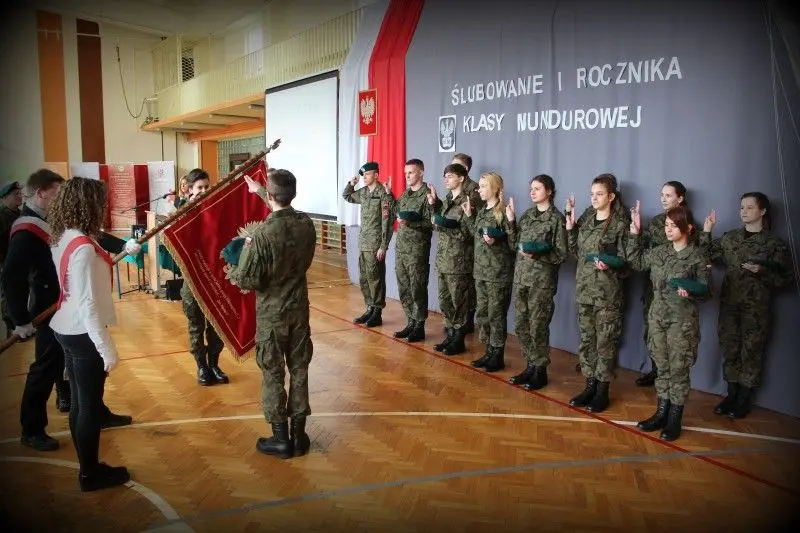 Niemal jak w wojsku. Klasa mundurowa w ZSOiZ