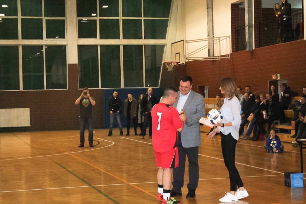 Chrobry z Pucharem Burmistrza Nowogrodźca Roberta Relicha