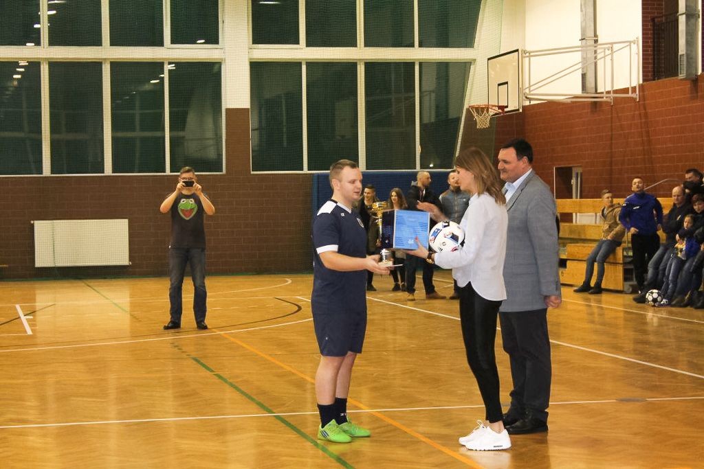 Chrobry z Pucharem Burmistrza Nowogrodźca Roberta Relicha