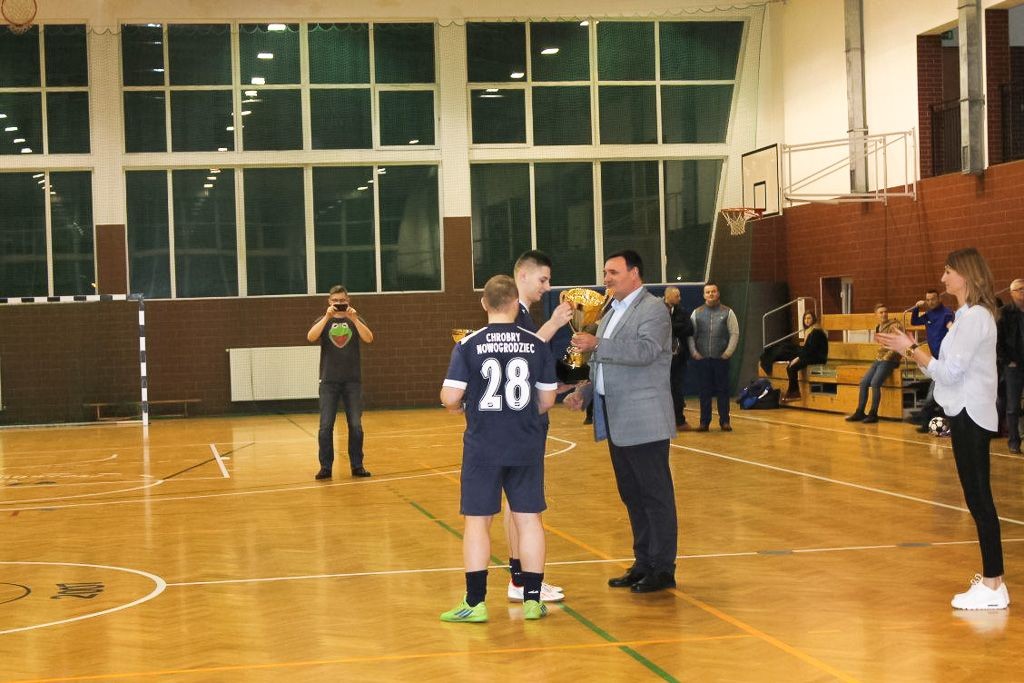 Chrobry z Pucharem Burmistrza Nowogrodźca Roberta Relicha