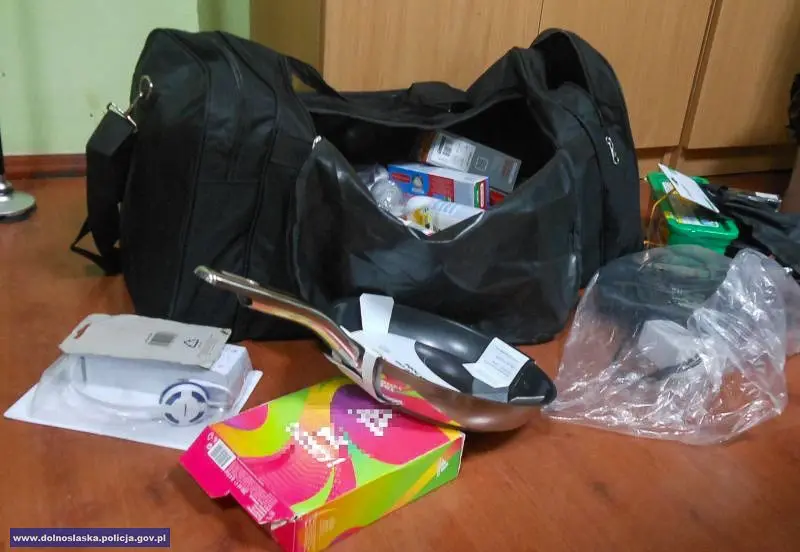 Ukradli m.in. kosmetyki i alkohol za 2,6 tys. zł