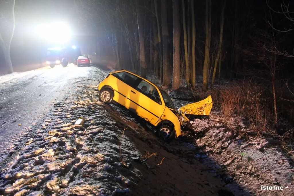 Auotobus zderzył się z osobówką - jedna osoba ranna