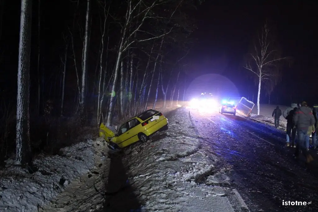 Auotobus zderzył się z osobówką - jedna osoba ranna