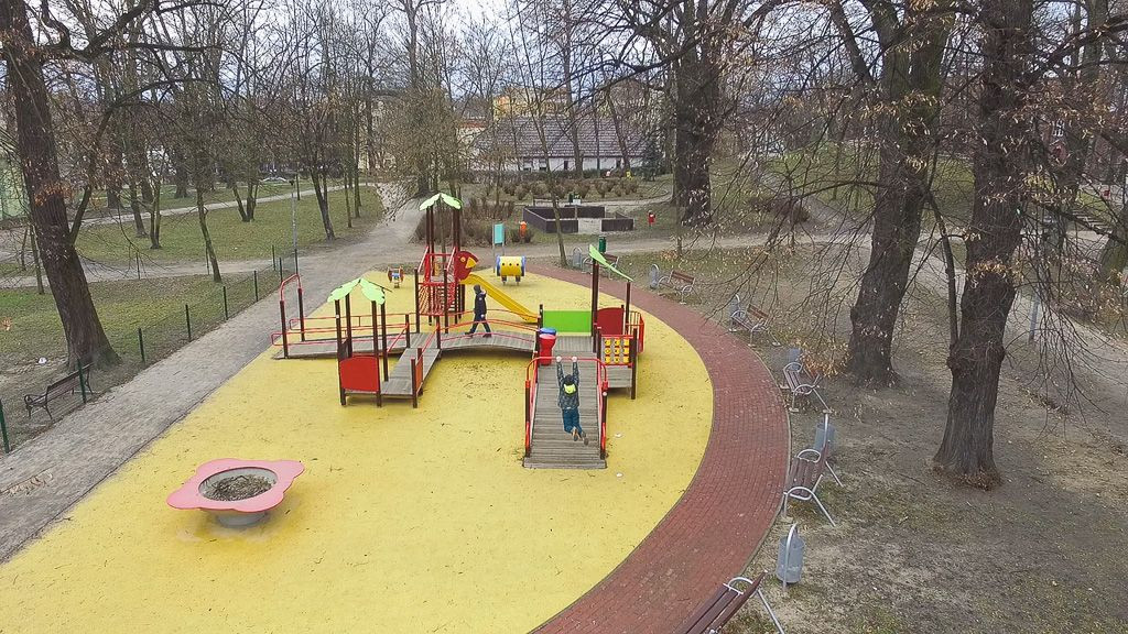 Bezpieczniej na placu zabaw. Są nowe kamery monitoringu