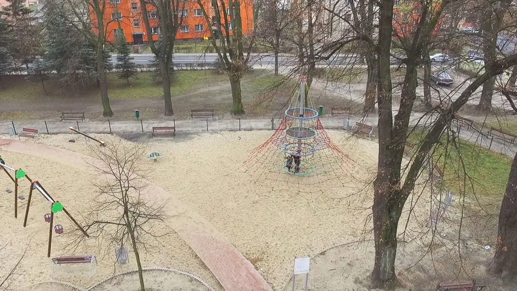 Bezpieczniej na placu zabaw. Są nowe kamery monitoringu