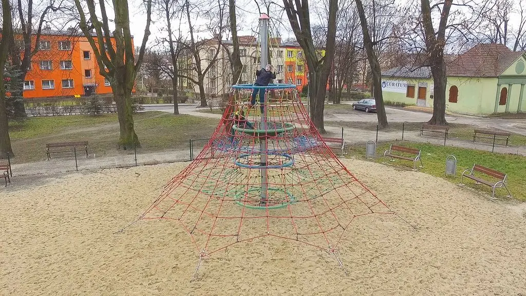 Bezpieczniej na placu zabaw. Są nowe kamery monitoringu