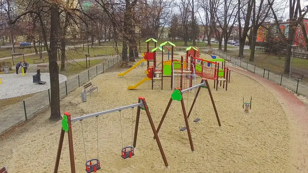 Bezpieczniej na placu zabaw. Są nowe kamery monitoringu